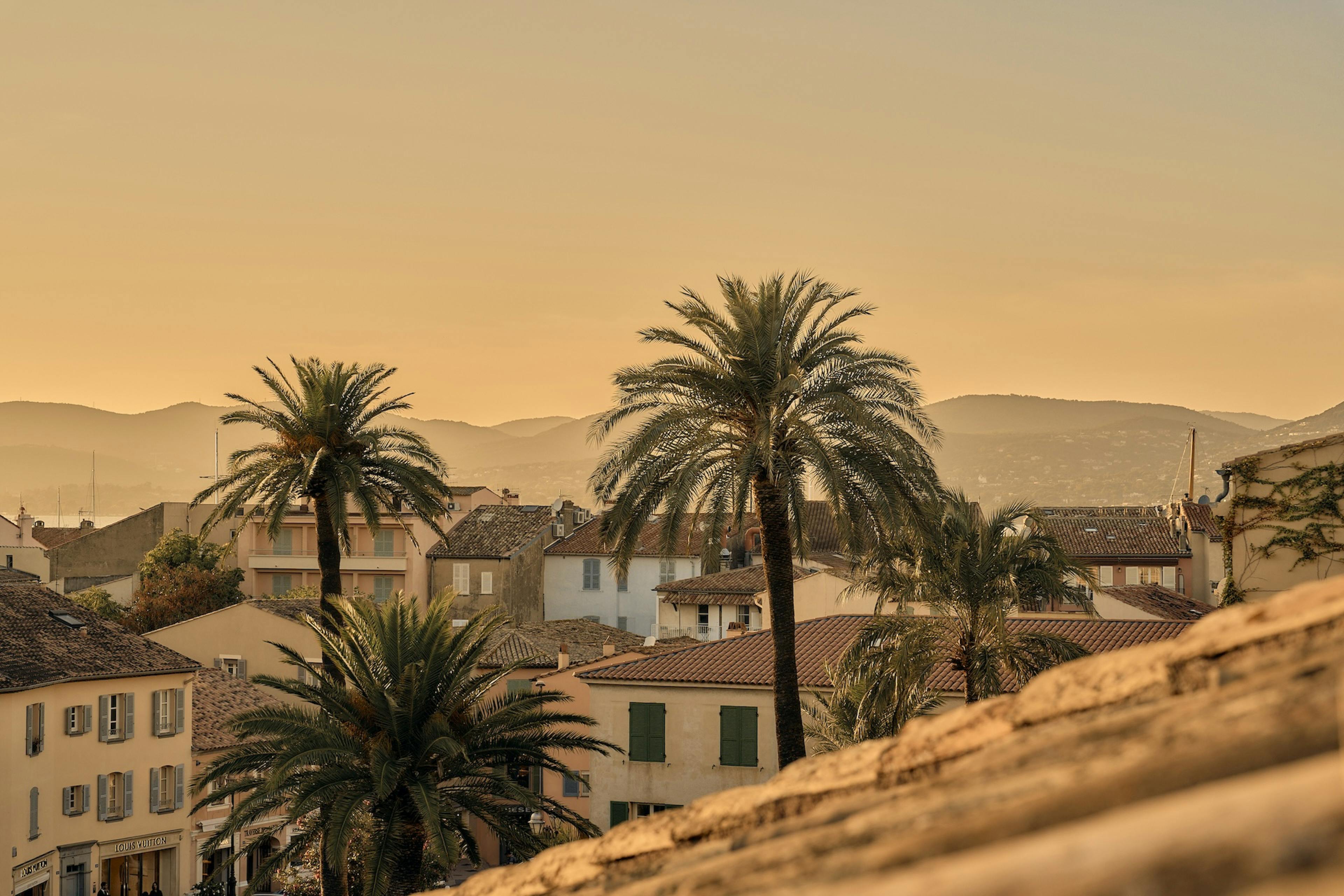 Vue sur Saint-Tropez depuis l'hôtel de luxe Pan Deï Palais