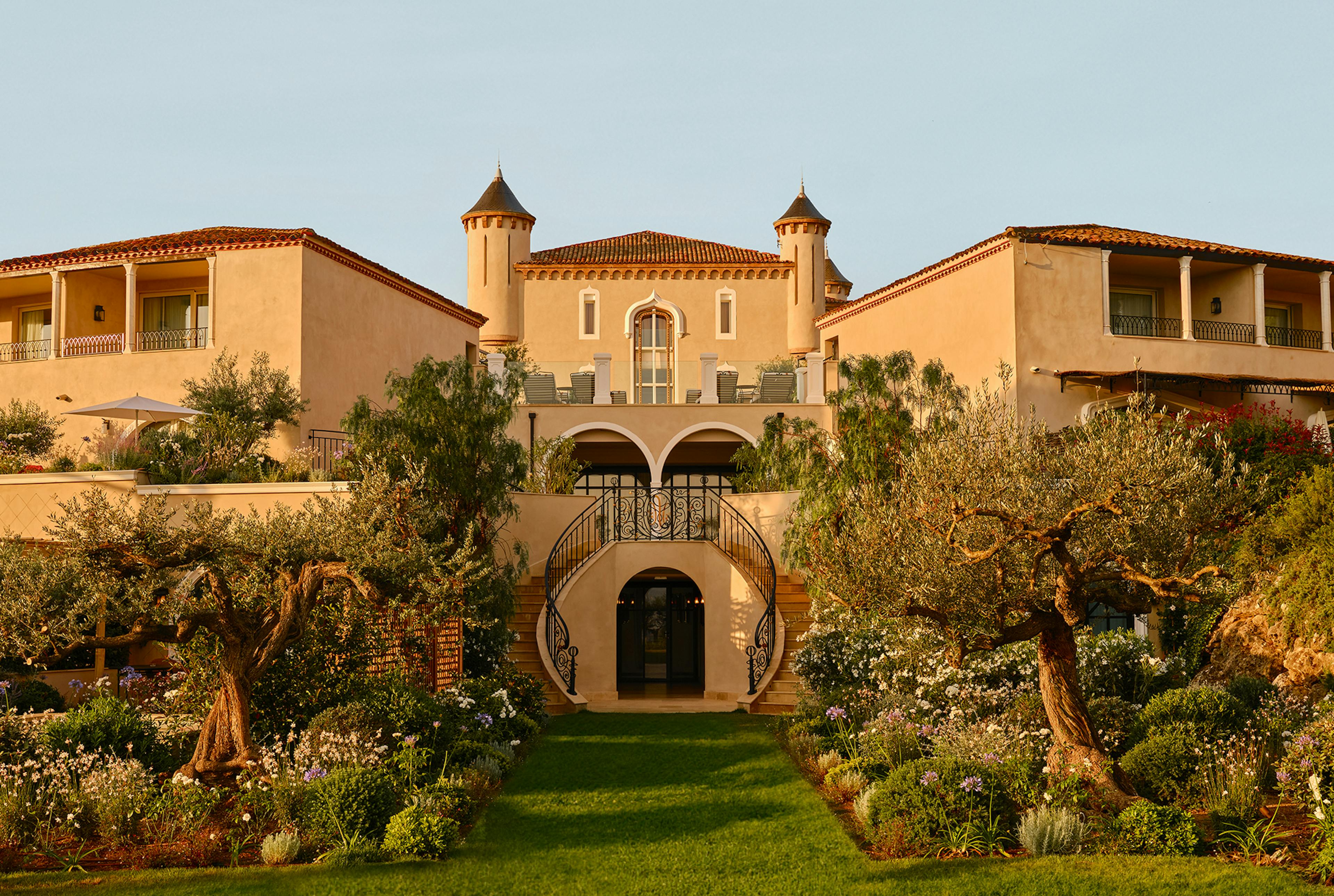 Chateau de Le Messardiere, vue de facade hotel Saint Tropez