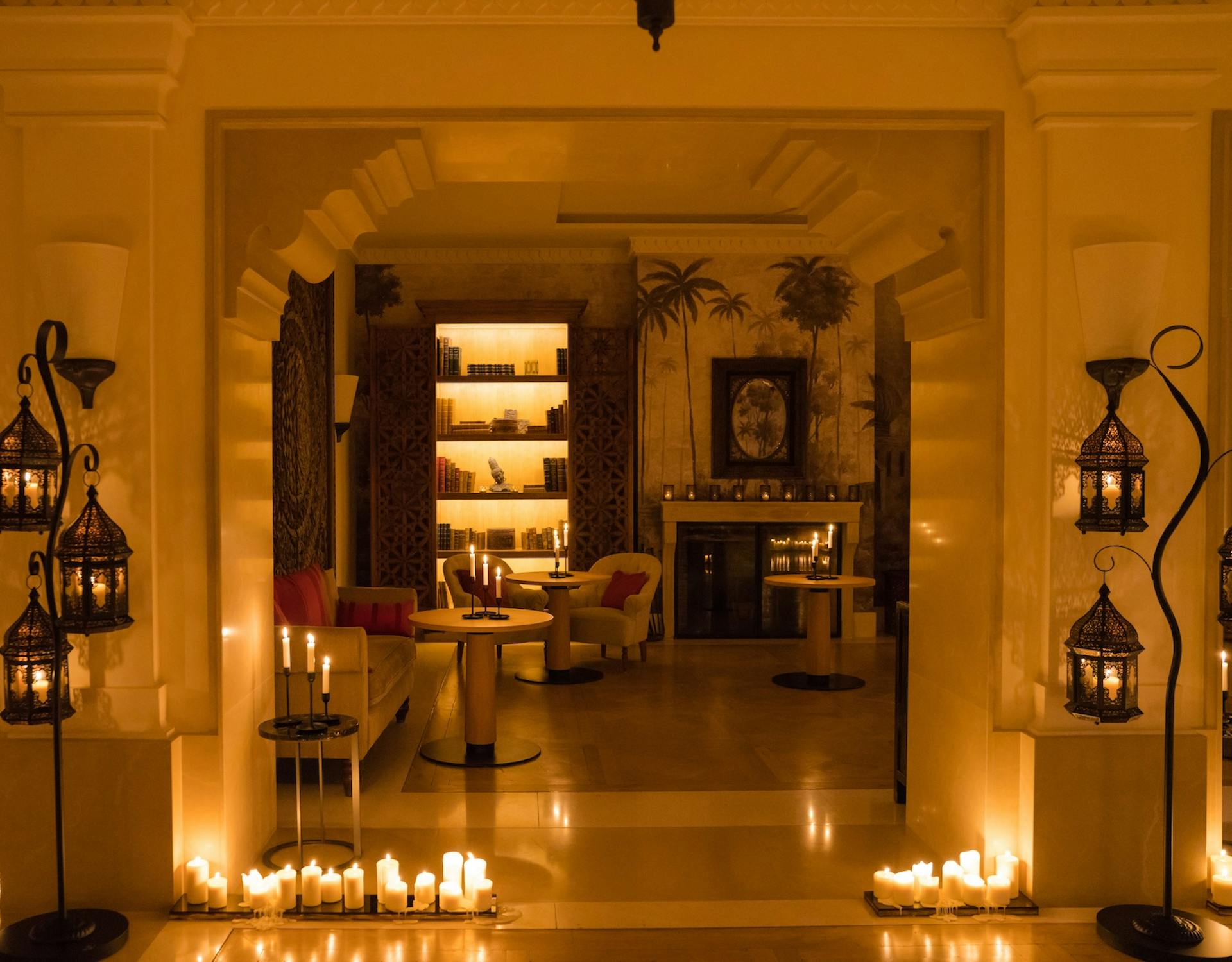 Soirée à la bougie, intérieur hotel de luxe Pan Deï Palais, Airelles Saint-Tropez
