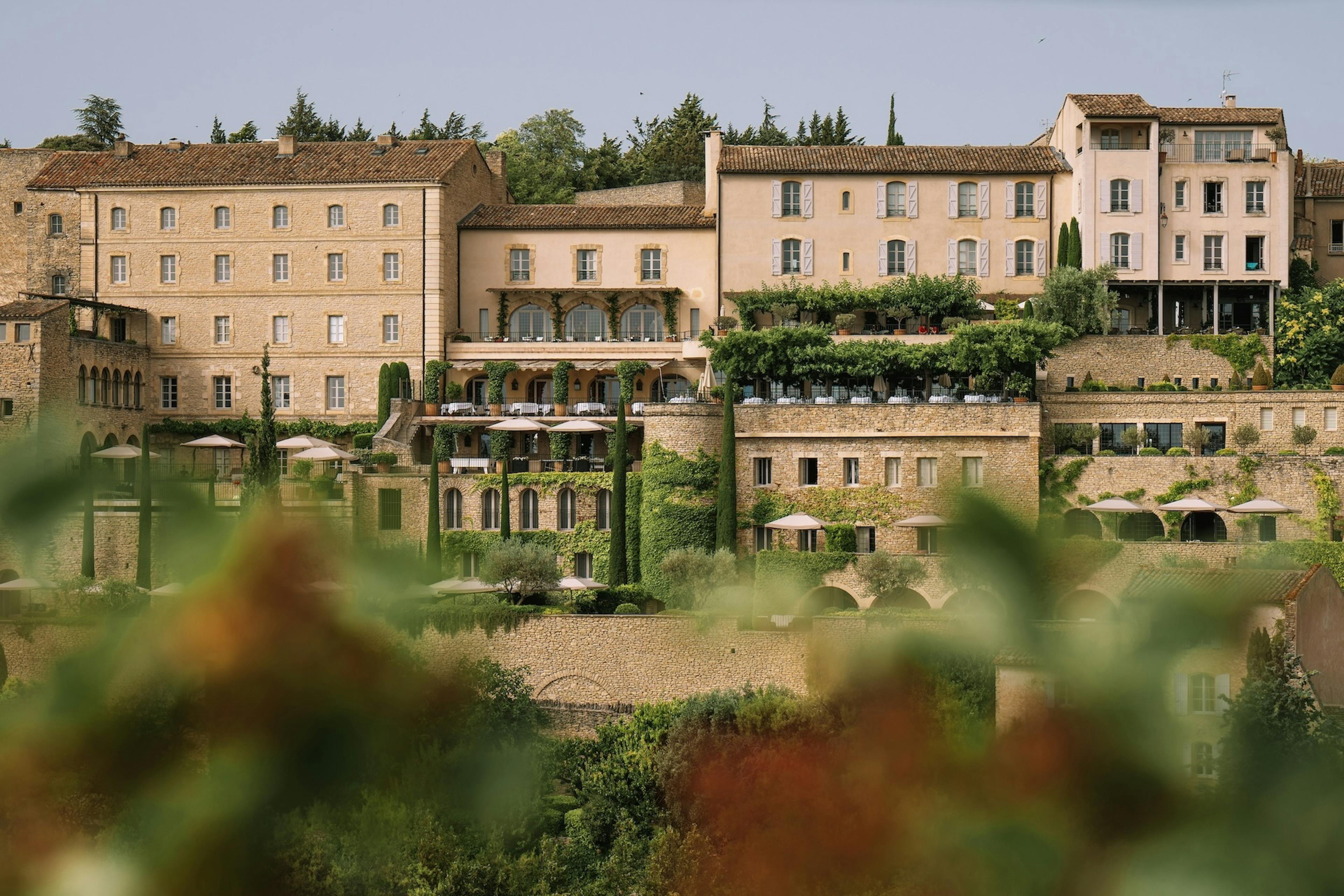 Façade Palace, hôtel de luxe Airelles Gordes La Bastide