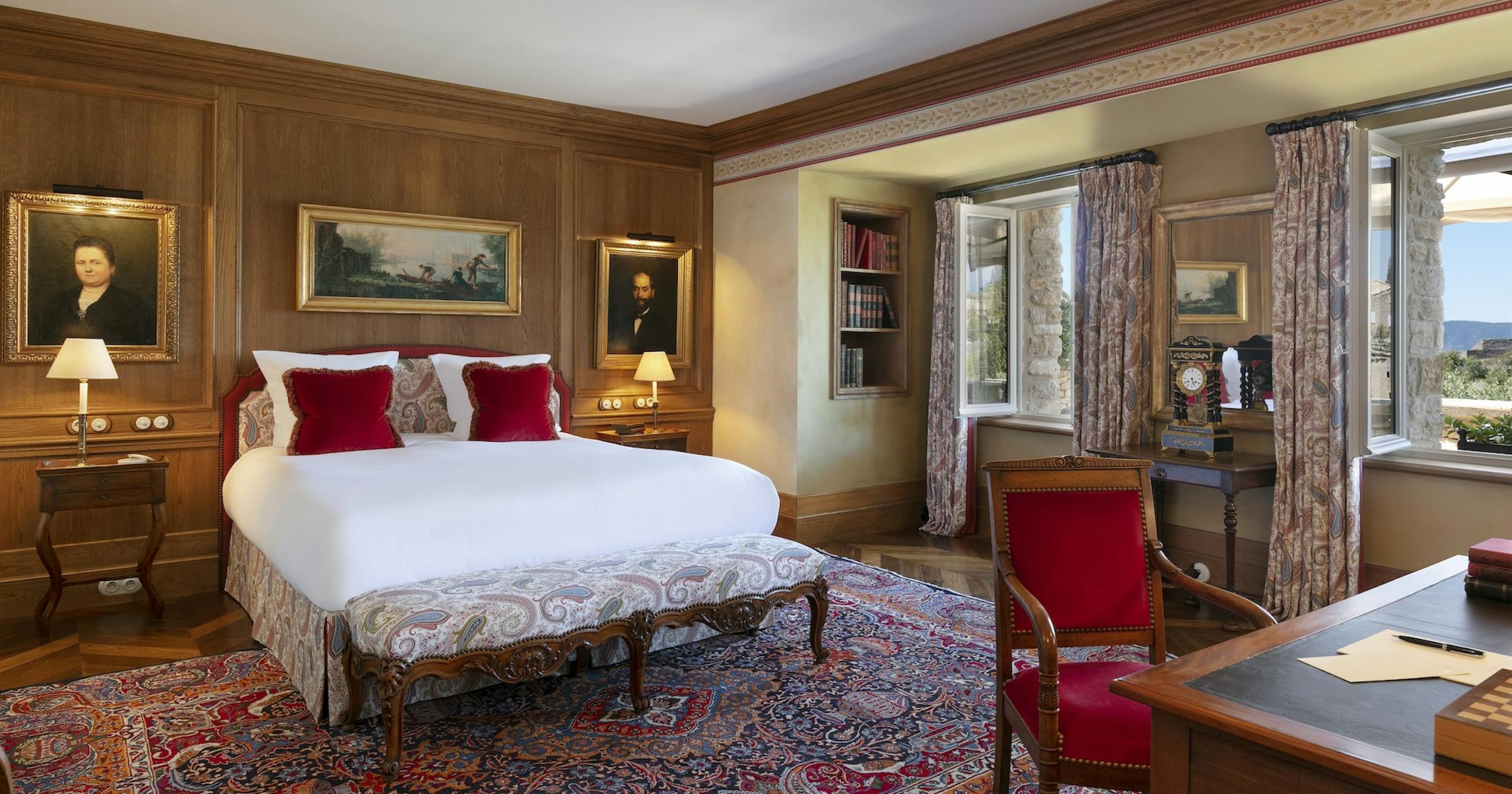 Vue d'ensemble Suite à une Chambre Terrasse hotel de luxe Airelles Gordes La Bastide