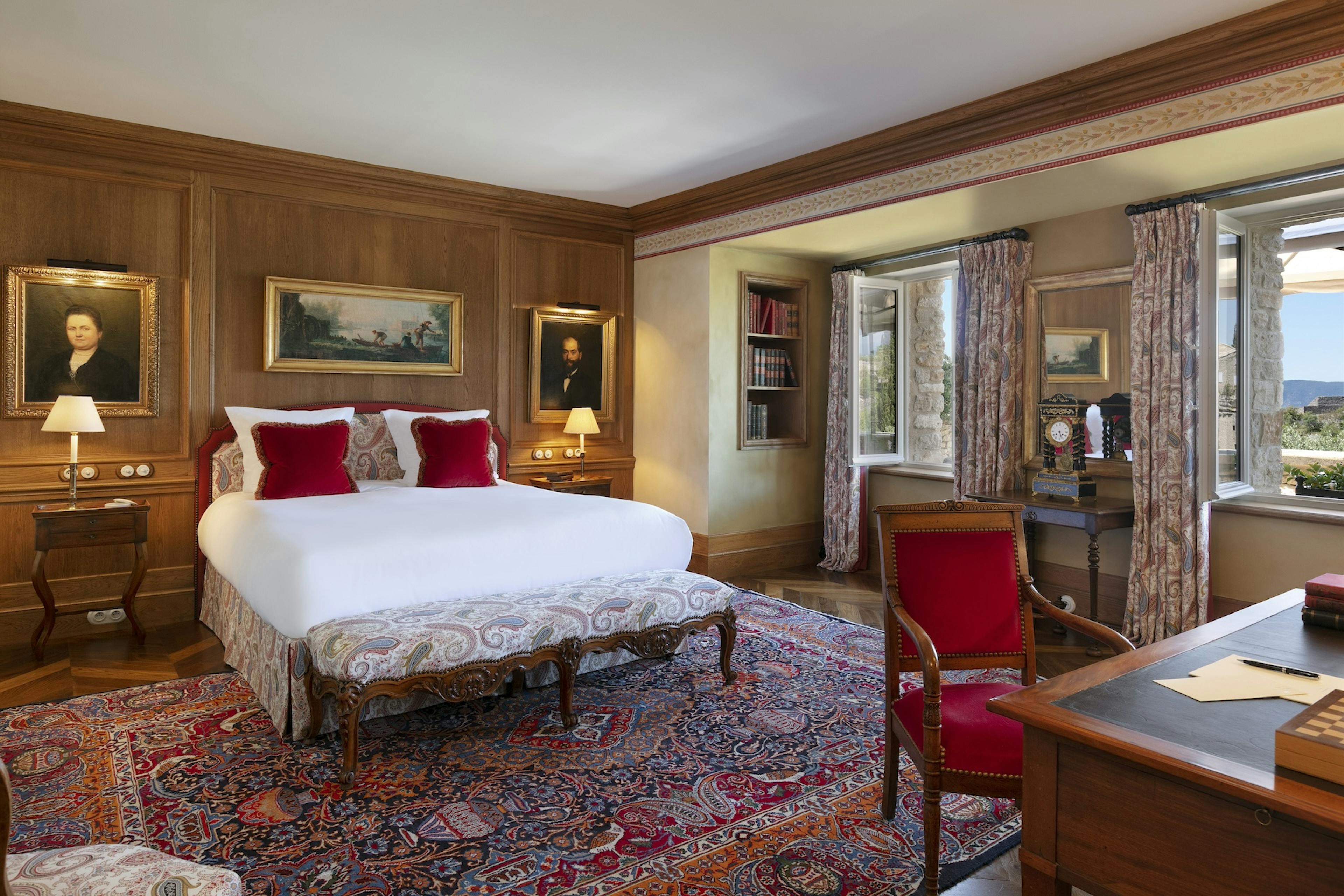 Vue d'ensemble Suite à une Chambre Terrasse hotel de luxe Airelles Gordes La Bastide 