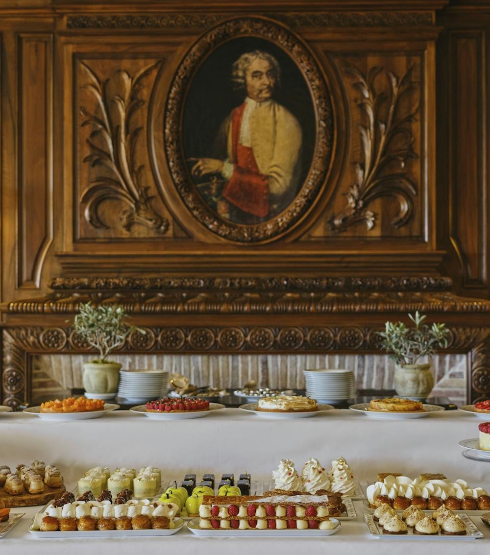 Buffet pâtisseries brunch, hôtel de luxe La Bastide, Airelles Gordes