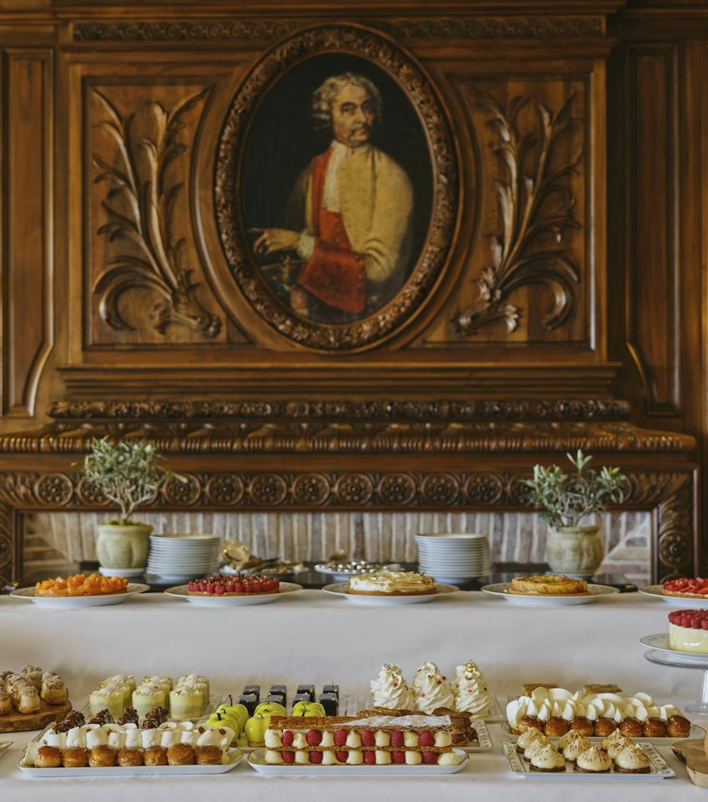 Buffet pâtisseries brunch, hôtel de luxe La Bastide, Airelles Gordes