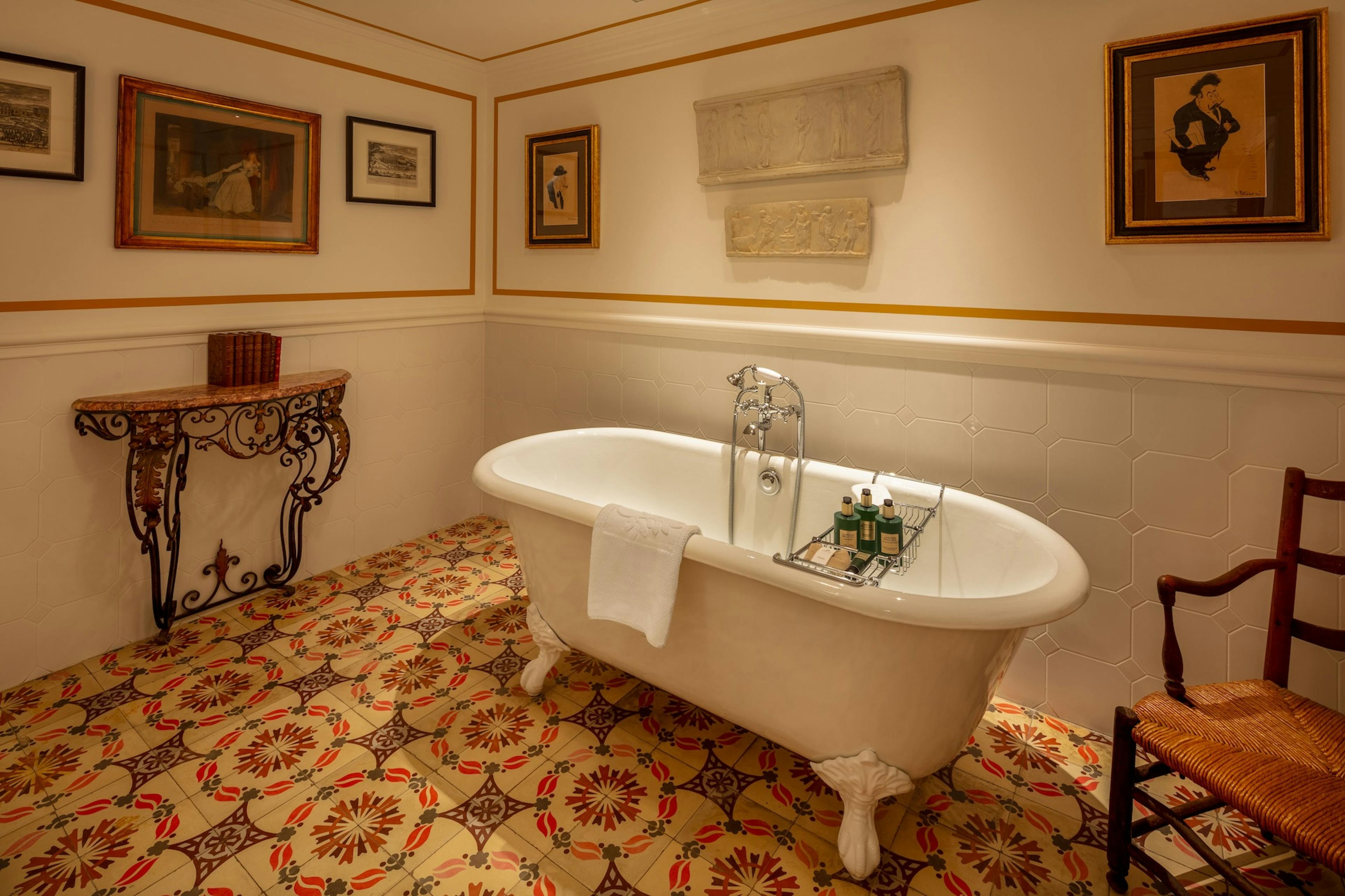 Salle de bain Suite à Une Chambre avec Terrasse - La Bastide de Gordes, Airelles