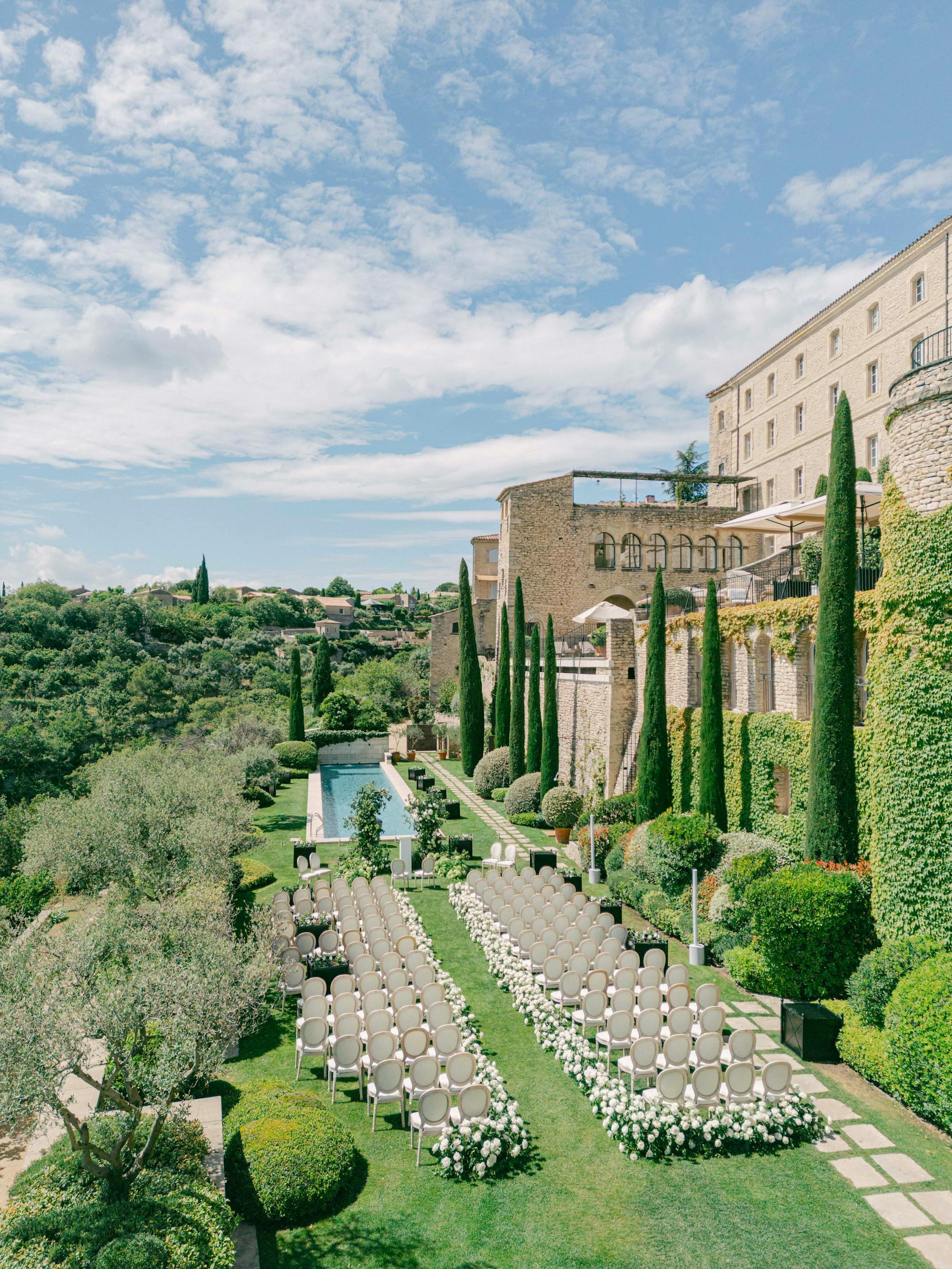 Cérémonie dans les jardins suspendus d’Airelles Gordes, La Bastide